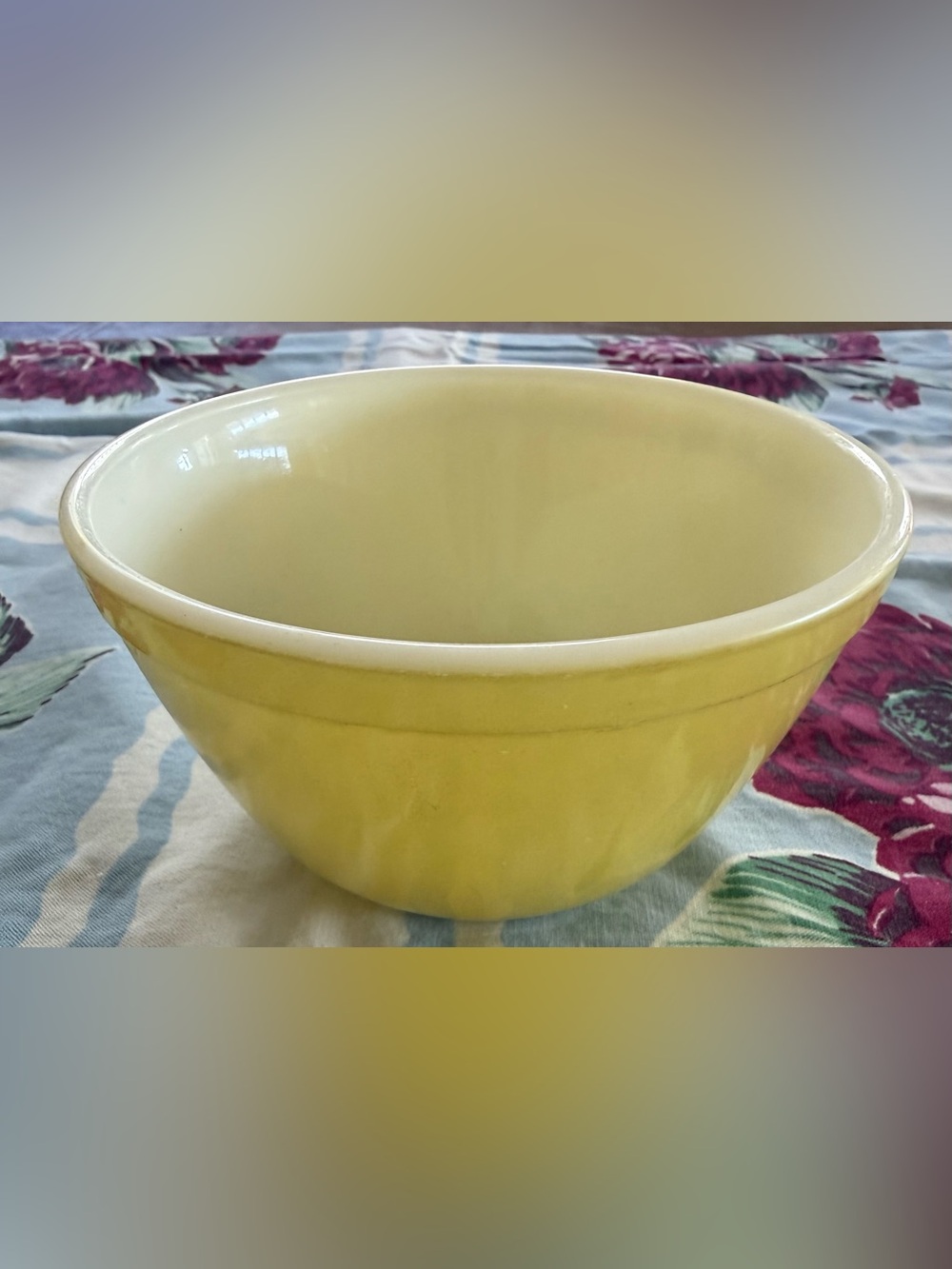 Pyrex Yellow 401 1 1/2  Ceramic Mixing Bowl